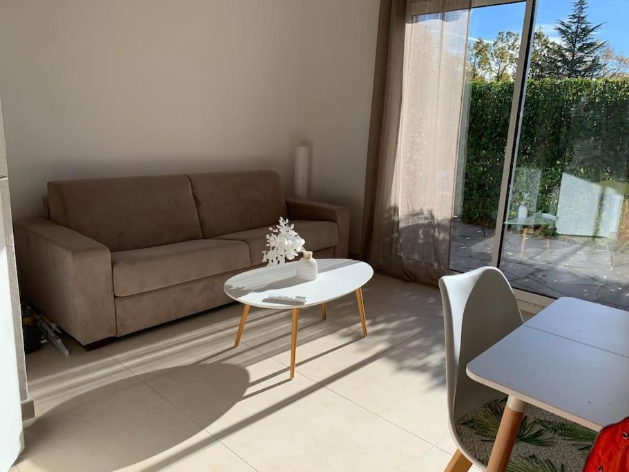 Maisonnette Dans Belle Residence Saint-Vallier-de-Thiey Exterior foto